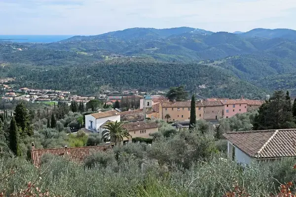 Carport Solaire 06 Installateur carport solaire Le Tignet